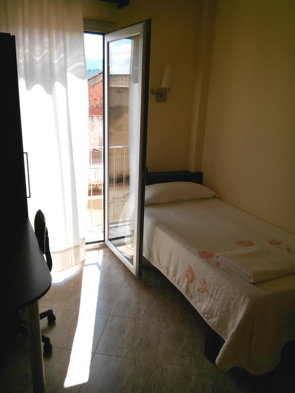 Hostal Sant Sadurni Сан-Садурни-д'Анойя Экстерьер фото