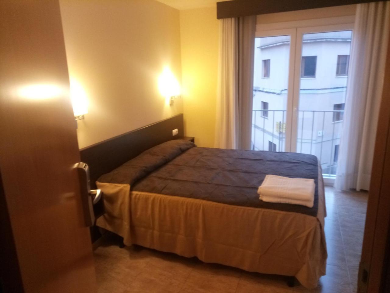 Hostal Sant Sadurni Сан-Садурни-д'Анойя Экстерьер фото